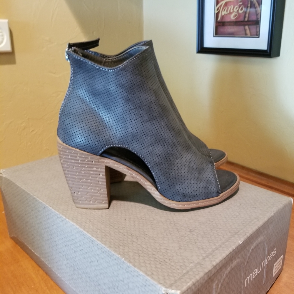 NIB Maurices black heels size 7.5